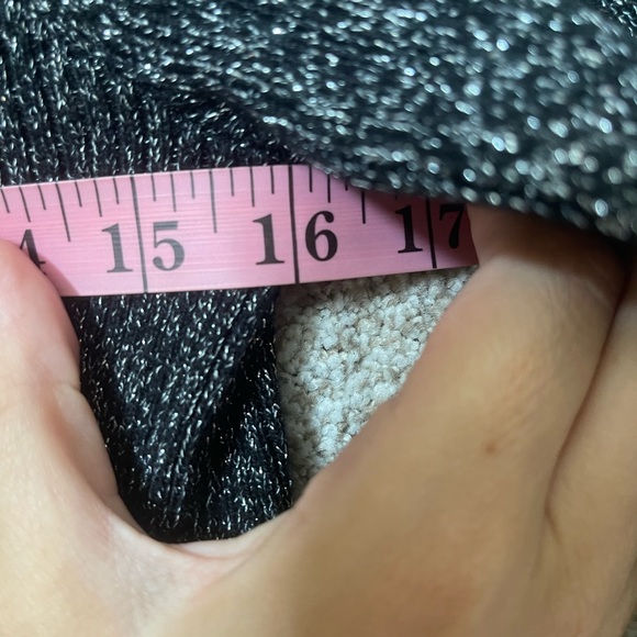 Jones New York Woman’s V Neck Pullover Textured Gray Sweater Petite Large - Picture 5 of 6